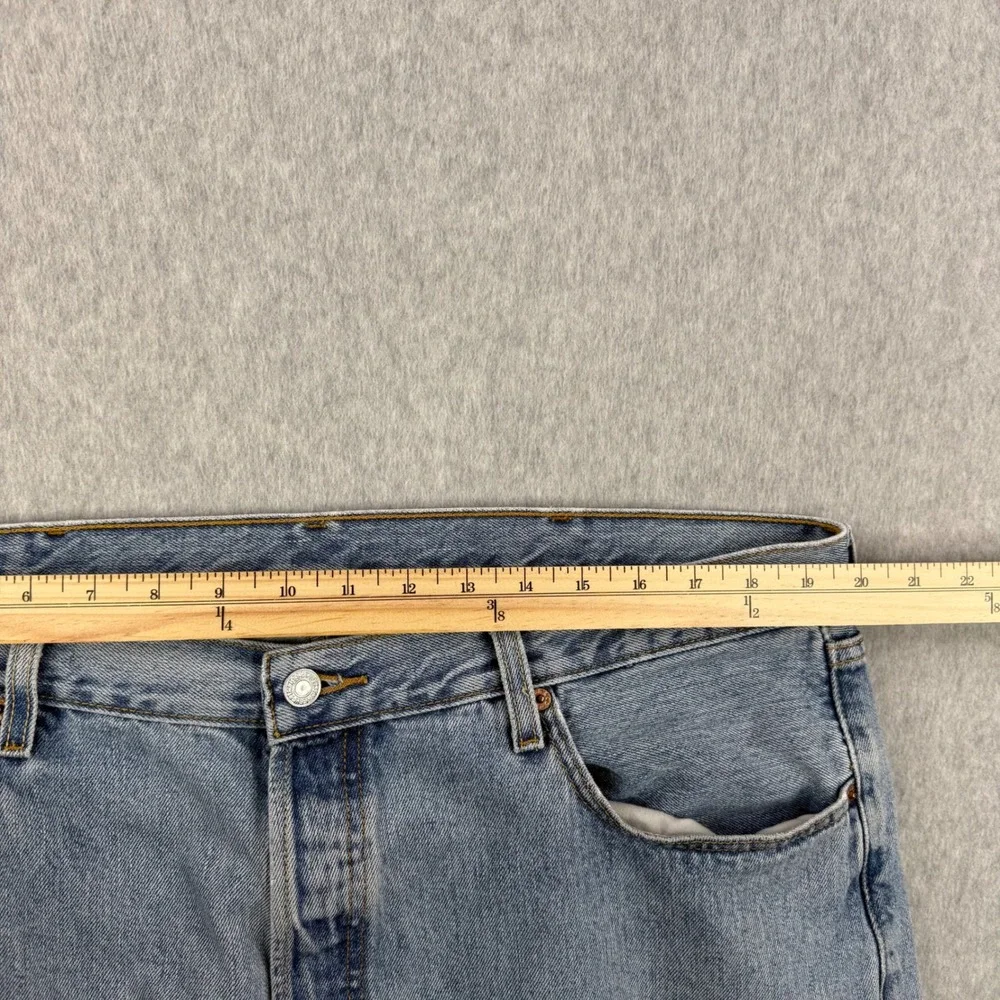 Vintage Levis Jeans Mens Fits 40x30 Blue 501 Straight Leg Y2K Button Fly Denim